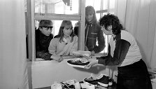 Kauno &bdquo;Inkaro&ldquo; gumos dirbinių gamyklos avalynės užsakymų parduotuvė. 1987 m.  fotonuotrauka
