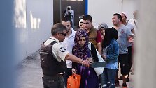 Kitos ES &scaron;alys vangiai priima pabėgėlius i&scaron; Graikijos ir Italijos, nors tai padaryti yra įsipareigojusios