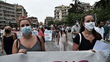 Mokytojų ir tėvų protestas prie&scaron; mokyklų atidarymą Graikijoje