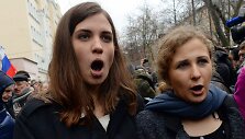 &bdquo;Pussy Riot&ldquo; narės Nadezhda Tolokonnikova ir Maria Alyokhina