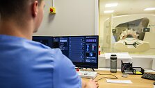 Kauno klinikose pirmą kartą Lietuvoje pritaikytas naujas prostatos vėžio gydymo metodas  