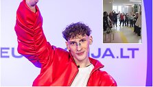 LSMU Kauno ligoninės Geriatrijos dienos centro pacientai &scaron;oka pagal Silvester Belt dainą
