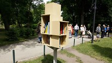Bernardinų sode atidaryta lauko bibliotekėlė