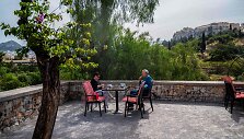 Graikijoje duris atvėrė kavinės ir restoranai su lauko terasomis