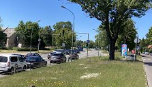 Mokyklos gatvė prie&scaron; kelerius metus buvo rekonstruota. Po atliktų darbų gyventojai skundžiasi susiduriantys su probleminiu i&scaron;važiavimu i&scaron; kvartalo.
