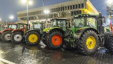 Ūkininkų protesto i&scaron;vakarėse Gedimino prospekte i&scaron;rikiuota žemės ūkio technika