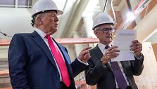 D. Trumpas ir J. Powellas / ANDREW CABALLERO-REYNOLDS / AFP
