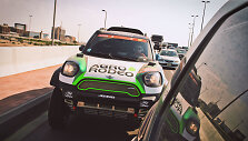 V.Žala ir S.Jurgelėnas atsiėmė Dakaro MINI Džidos (Jeddah) uoste