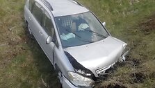 Pasivažinėjimas vogtu automobiliu Pakruojo gyventojui baigėsi griovyje