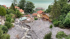 Aplink Komo ežerą &ndash; tragi&scaron;ki vaizdai: galinga liūtis paliko miestus po nuo&scaron;liaužomis
