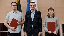 Įteiktos  pirmosios prof. V.&Scaron;ik&scaron;nio vardo stipendijos
