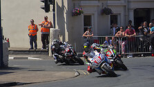 Michaelis Dunlopas (6 numeris), Bruce Anstey ir Peteris Hickmanas. Jack_IOM nuotr. Wikipedija. CC BY 2.0