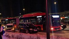 Ozo gatvėje susidūrė keturi automobiliai: vienas jų apvirto ant &scaron;ono