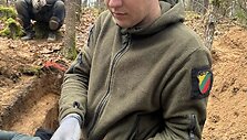 Netoli Karpi&scaron;kių kaimo archeologai aptiko vokiečių kareivio palaikus ir jautrų radinį