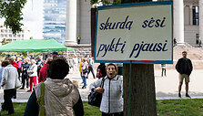 Protestas prie&scaron; NT mokestį prie Seimo