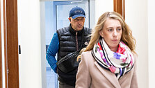Darju&scaron;as Zareckis su jį ginančia advokate