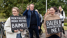 Prie Rie&scaron;ės gimnazijos įvyko direktorės palaikymo mitingas