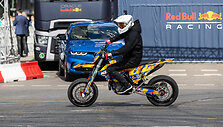 &bdquo;Red Bull Showrun&ldquo; Vilniuje: Utena Stunt riders ir drifter'ių pasirodymas