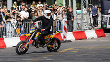 &bdquo;Red Bull Showrun&ldquo; Vilniuje: Utena Stunt riders ir drifter'ių pasirodymas