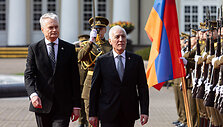 Gitanas Nausėda, Vaagnas Chačaturianas