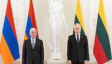 Vaagnas Chačaturianas, Gitanas Nausėda