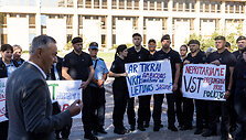 Vie&scaron;ojo saugumo tarnybos (VST) pareigūnų protestas