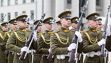 Valstybės vėliavos pakėlimo ceremonija Gedulo ir vilties bei Okupacijos ir genocido dienos proga