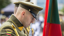 Valstybės vėliavos pakėlimo ceremonija Gedulo ir vilties bei Okupacijos ir genocido dienos proga