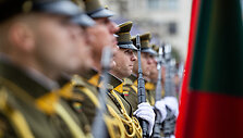 Valstybės vėliavos pakėlimo ceremonija Gedulo ir vilties bei Okupacijos ir genocido dienos proga