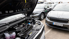 &Scaron;koda elektrinių automobilių perdavimas Lietuvos mi&scaron;kininkams