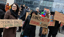 Protestas prie&scaron; planus kelti vie&scaron;ojo transporto bilietų kainas