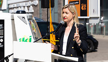 Pirmąkart Europoje į centrines didmiesčio gatves realaus eismo sąlygomis i&scaron;riedėjo net trys autonominiai prekių pristatymo automobiliai