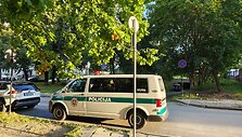 &Scaron;e&scaron;kinės mikrorajone prie mokyklos rasti &scaron;oviniai