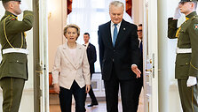 Ursula von der Leyen, Gitanas Nausėda