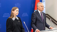 Dovilė &Scaron;akalienė, Gitanas Nausėda