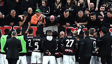 &bdquo;Milan&ldquo; žaidėjai po pralaimėjimo klausė aistruolių priekai&scaron;tų.