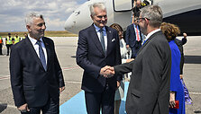 Gitanas Nausėda atskrido į NATO vir&scaron;ūnių susitikimą