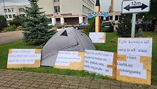 Kalvarijos gimnazijos mokytoja paskelbė bado akciją