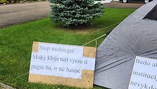 Kalvarijos gimnazijos mokytoja paskelbė bado akciją