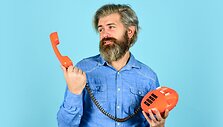 Vyras su telefonu