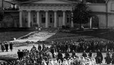 Žynių ir riterių pasitarimas dėl bazilisko nužudymo Reprezentacinių rūmų kieme (dabar Prezidentūra), 1931 m. gegužės 24 d.