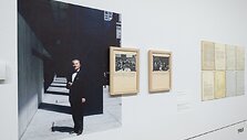 Paroda &bdquo;vladas &scaron;vipas: pu&scaron;alotas > bauhaus > kaunas > new york&ldquo; Lietuvos nacionalinėje dailės galerijoje