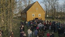 Kadras i&scaron; Giedrės Beinoriūtės filmo &bdquo;Sacrum ir profanum Pievėnuose&ldquo;