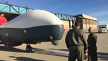 JAV karinio jūrų laivyno žvalgybinis dronas MQ-4C &bdquo;Triton&ldquo;