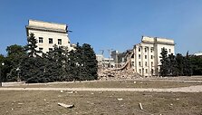 Chersone rusų bombos sugriovė srities administracijos pastatą
