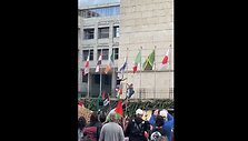 Romoje per mitingą Palestinai paremti nuplė&scaron;ta Izraelio vėliava
