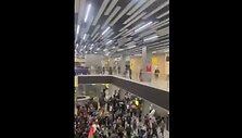Įsiutusi minia įsiveržė į oro uostą Dagestane