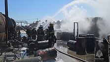 Rusijos Omsko miesto naftos gamykloje įsiplieskė milžini&scaron;kas gaisras