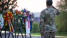 Nyderlandų kontingento kariai Kauno IX forto memorialiniame komplekse pagerbė žuvusiuosius karuose ir taikos palaikymo operacijose