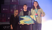 &bdquo;Vilnius Coding School&ldquo; įsteigtą 2500 eurų vertės kuponą bet kuriems Vilnius Coding School arba Baltijos Kompiuterių Akademijos mokymams laimėjo komanda &bdquo;Draugystė&ldquo;.